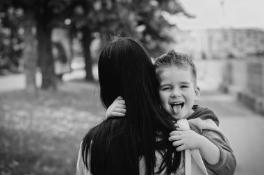 mutlu oğlu ve annesi