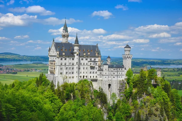 Slottet Neuschwanstein i sommar — Stockfoto