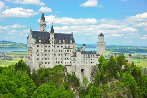 Slottet Neuschwanstein i sommar — Stockfoto