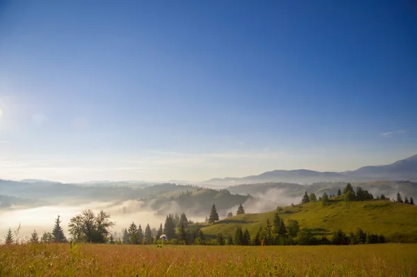 Dağlarda hissettirilecek sis