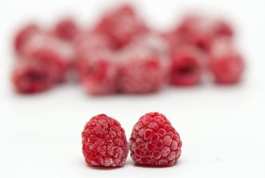 Beyaz dondurulmuş ahududu