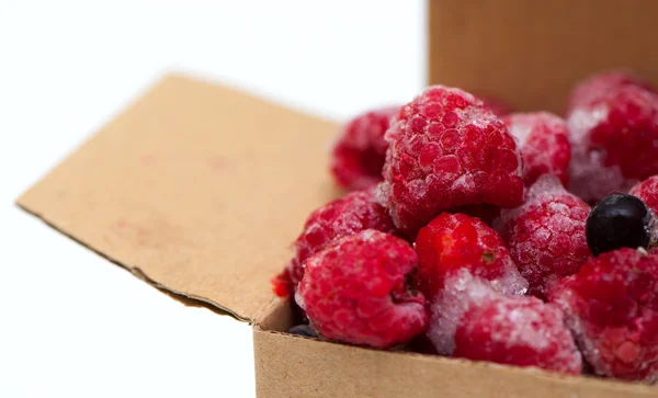 Bir kutu içinde dondurulmuş ahududu