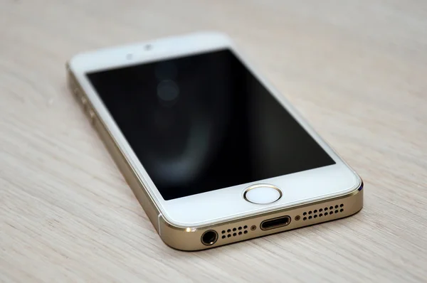 Ahşap arka plan boş ekran cep telefonu