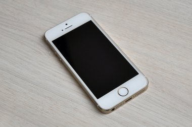 Ahşap arka plan boş ekran cep telefonu