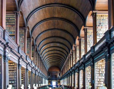 Der Universitaets-Bibliothek in Trinity College Dublin 'de Buecher