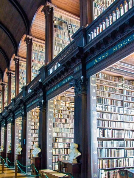 Buecher Der Universitaets Bibliothek Trinity College Dublin — Zdjęcie stockowe