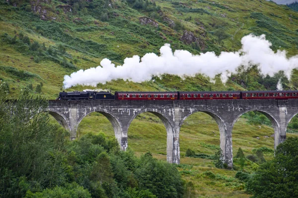 Jacobite Steam Train Auf Dem Viadukt Von Glenfinnan Den Highlands — Foto Stock