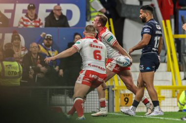 Jez Litten of Hull KR celebrates his try making it 16-6 during the 2025 Betfred Super League Grand Final Hull KR v Wigan Warriors at Old Trafford, Manchester, United Kingdom, 11th October 2025 