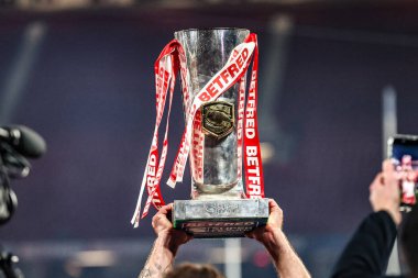 Hull KR lift the Grand Final trophy during the 2025 Betfred Super League Grand Final Hull KR v Wigan Warriors at Old Trafford, Manchester, United Kingdom, 11th October 2025 
