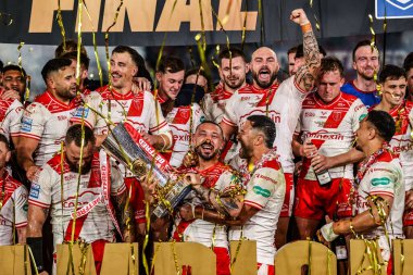 Elliot Minchella of Hull KR lifts the Grand Final trophy with his teammates and club staff during the 2025 Betfred Super League Grand Final Hull KR v Wigan Warriors at Old Trafford, Manchester, United Kingdom, 11th October 2025 