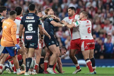 Tempers flare during the 2025 Betfred Super League Grand Final Hull KR v Wigan Warriors at Old Trafford, Manchester, United Kingdom, 11th October 2025 