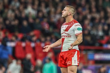 Mikey Lewis of Hull KR gees up the crowd during the 2025 Betfred Super League Grand Final Hull KR v Wigan Warriors at Old Trafford, Manchester, United Kingdom, 11th October 2025  