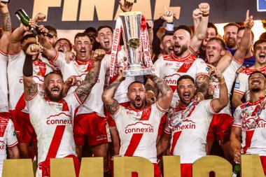 Elliot Minchella of Hull KR lifts the Grand Final trophy with his teammates and club staff during the 2025 Betfred Super League Grand Final Hull KR v Wigan Warriors at Old Trafford, Manchester, United Kingdom, 11th October 2025 