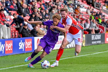 Stephen Duke-McKenna of Harrogate Town  and Denver Hume of Fleetwood Town  battle for the ball close down the wing 