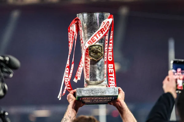 Hull KR lift the Grand Final trophy during the 2025 Betfred Super League Grand Final Hull KR v Wigan Warriors at Old Trafford, Manchester, United Kingdom, 11th October 2025 