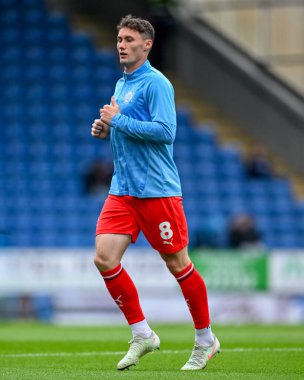 Fleetwood Town 'dan Matty Virtue, 18 Ekim 2025' te İngiltere 'nin Chesterfield kentindeki SMH Group Stadyumu' nda oynanan Sky Bet 2 maçında ısınıyor. 
