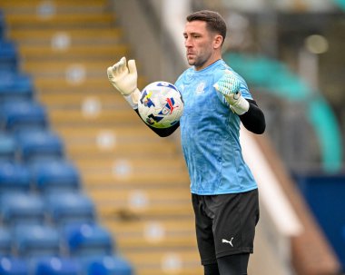 Fleetwood Town kalecisi Jay Lynch, 18 Ekim 2025 'te İngiltere' nin Chesterfield kentindeki SMH Group Stadyumu 'nda oynanan Sky Bet 2 maçında ısındı. 