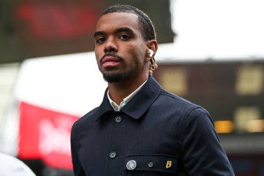 Burnley 'den Lucas Pires, Burnley, Burnley, İngiltere' de oynanan 18 Ekim 2025 tarihli Premier League maçı öncesinde stadyuma geldi. 