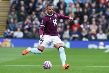 Burnley 'den Kyle Walker Premier Lig maçında topu ayaklarının dibine aldı Burnley - Leeds United - Turf Moor, Burnley, İngiltere, 18 Ekim 2025 