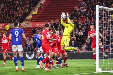 Middlesbrough 'dan Sol Brynn topu 17 Ekim 2025' te İngiltere 'nin Riverside Stadyumu' nda oynanan Middlesbrough-Ipswich Town maçında üstlendi. 