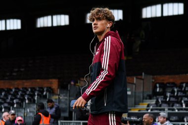 Premier Lig maçı öncesinde Arsenal 'den Max Dowman 18 Ekim 2025' te Craven Cottage, Londra 'da Fulham Arsenal' e karşı. 