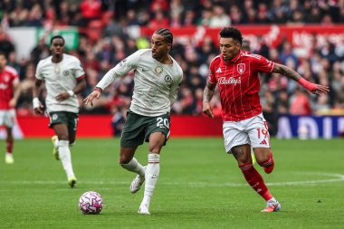 Chelsea 'den Reece James ve Nottingham Ormanı' ndan Igor Jesus Premier Lig maçı sırasında Nottingham Forest Chelsea 'ye karşı City Ground, Nottingham, İngiltere' de 18 Ekim 2025 'de top için savaştılar. 