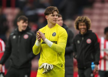Sheffield United kalecisi Michael Cooper, 18 Ekim 2025 'te İngiltere' nin Sheffield Lane kentinde oynanan Sky Bet Şampiyonası 'nda oynanan Sheffield United - Watford maçında taraftarları alkışlıyor. 