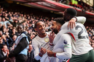 Chelsea 'li Reece James 18 Ekim 2025' te İngiltere 'nin Nottingham City Ground kentinde oynanan Premier League maçında golünü 0-3 atmasını kutluyor. 