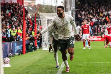 Chelsea 'li Reece James 18 Ekim 2025' te İngiltere 'nin Nottingham City Ground kentinde oynanan Premier League maçında golünü 0-3 atmasını kutluyor. 