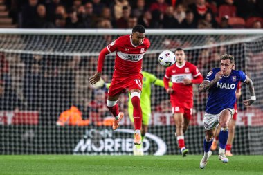 Middlesbrough 'dan Morgan Whittaker 17 Ekim 2025' te Middlesbrough, Middlesbrough 'daki Middlesbrough-Ipswich Town maçında yüksek topu kazanmak için sıçradı. 