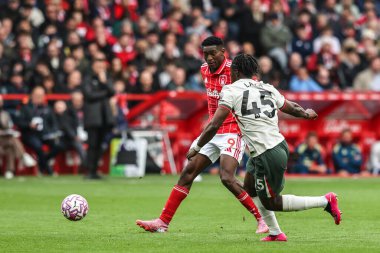 Nottingham Ormanı 'ndan Taiwo Awoniyi Premier Lig maçı sırasında Nottingham Forest Chelsea' ye karşı City Ground, Nottingham, İngiltere 'de 18 Ekim 2025' de pas attı. 