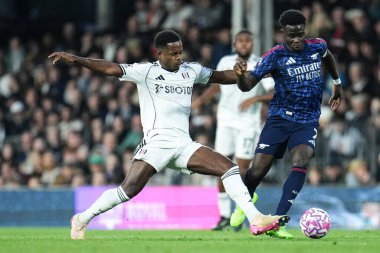 Arsenal 'den Bukayo Saka ve Fulham' dan Ryan Sessegnon Premier League maçında Fulham Arsenal 'e karşı Craven Cottage, Londra, İngiltere, 18 Ekim 2025 