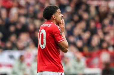 Nottingham Ormanı 'ndan Morgan Gibbs-White 18 Ekim 2025' te İngiltere 'nin Nottingham kentinde oynanan Premier League maçında Nottingham Forest Chelsea' ye karşı oynadığı golü kaçırdıktan sonra tepki gösterdi. 