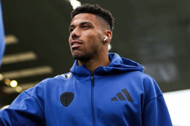 Leeds United takımından James Justin, 18 Ekim 2025 'te Burnley - Leeds United maçı öncesinde stadyuma geldi. 