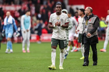 Chelsea 'den Jamie Gittens, 18 Ekim 2025' te İngiltere 'nin Nottingham City Ground kentinde oynanan Premier League maçında taraftarları alkışlıyor. 