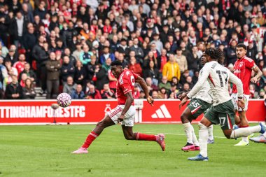 Nottingham Ormanı 'ndan Taiwo Awoniyi Premier Lig maçı sırasında Nottingham Forest' ın Chelsea 'ye karşı oynadığı City Ground, Nottingham, İngiltere' de 18 Ekim 2025 'de serbest vuruşu kaçırdı. 