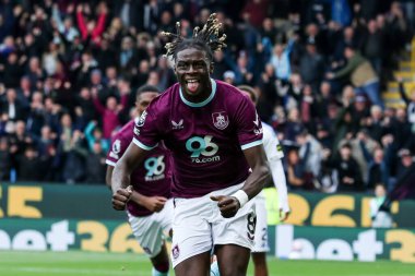 Burnley 'den Lesley Ugochukwu, 18 Ekim 2025' te İngiltere 'nin Burnley kentindeki Turf Moor' da oynanan Premier Lig karşılaşmasında 1-0 berabere kalan Burnley-Leeds United maçını kutluyor. 