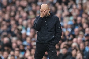 Manchester City teknik direktörü 18 Ekim 2025 tarihinde Etihad Stadyumu 'nda oynanan Premier League karşılaşmasında Pep Guardiola teknik alanda tepki gösterdi. 
