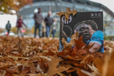 Manchester City, Manchester Everton 'a karşı Etihad Stadyumu' nda 18 Ekim 2025 'te oynanan Premier League maçının ön kapağında Manchester City' den Jeremy Doku ile bugün sonbahar tatili resmi maç günü programı var. 