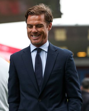 Burnley 'nin Scott Parker teknik direktörü, Burnley - Leeds United maçı öncesinde 18 Ekim 2025' te Burnley, Burnley 'de stadyuma geldi. 