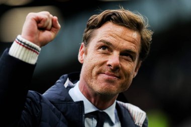 Burnley takımının teknik direktörü Burnley - Leeds United maçının ardından 18 Ekim 2025 'te Burnley, Burnley, İngiltere' de oynanan Turf Moor maçında taraftarlarını alkışladı. 