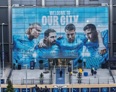 Manchester City, Manchester Everton 'a karşı Etihad Stadyumu' nda oynanan Premier Lig maçında soldan sağa Erling Haaland, Bernardo Silva, Rodrigo ve Ruben Dias oyuncuların duvar resmine giriş yaptılar.