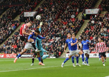Sheffield United takımından Mark McGuinness, 18 Ekim 2025 'te Sheffield Lane, İngiltere' de Sheffield United 'a karşı oynanan Gökyüzü İddia Şampiyonası maçında gol atarken görülüyor. 