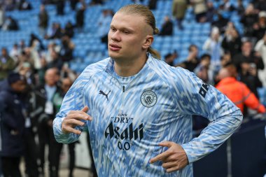 Manchester City 'den Erling Haaland Premier League maçında ısınma turunda Manchester City Everton' a karşı Etihad Stadyumu, Manchester, İngiltere, 18 Ekim 2025 