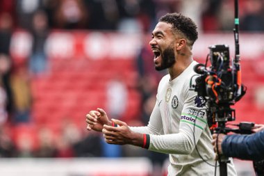 Chelsea 'li Reece James, 18 Ekim 2025' te İngiltere 'nin Nottingham City Ground kentinde oynanan Premier League maçında galibiyeti kutluyor. 