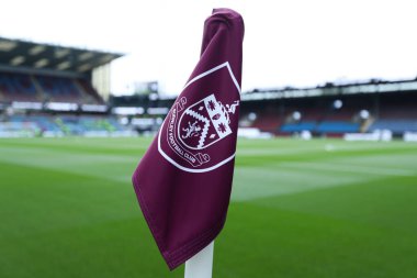 Burnley köşe bayrağı Premier Lig karşılaşması öncesinde Burnley, Leeds United 'a karşı Turf Moor, Burnley, İngiltere, 18 Ekim 2025 