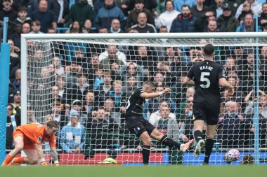 Everton 'dan Vitaliy Mykolenko Premier Lig maçında Manchester City ile Everton maçında 18 Ekim 2025' te Etihad Stadyumu 'nda kendi gol çizgisini temizledi. 