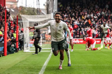 Chelsea 'li Reece James 18 Ekim 2025' te İngiltere 'nin Nottingham City Ground kentinde oynanan Premier League maçında golünü 0-3 atmasını kutluyor. 