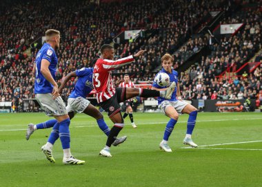 Sheffield United takımından Tyrese Campbell topu 18 Ekim 2025 'te Bramall Lane, Sheffield, İngiltere' de oynanan Sheffield United - Watford maçında kontrol ediyor. 