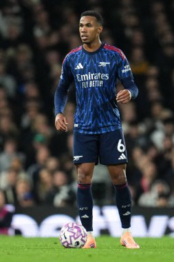 Premier Lig maçında top Gabriel 'de. Fulham, Arsenal' e karşı Craven Cottage, Londra, İngiltere, 18 Ekim 2025 
